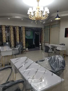 سالن تخصصی کاشت ناخن و پوست یاس (کرج)